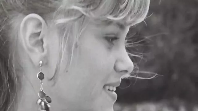 Jeune salope brune prend du porno dingue trans noir