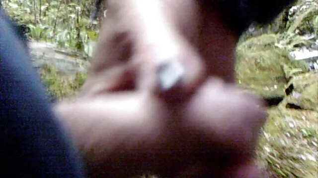 Jeune film transexuel francais CD se fait baiser et facial