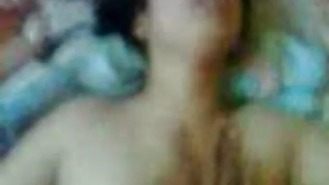 Belle Latina accepte le sexe contre de l'argent avec un agent de film porno transexuel gratuit prêt