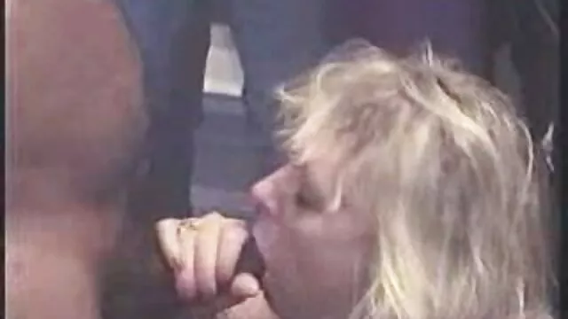 Jessy Fiery se film porno gratuit trans masturbe sous sa douche