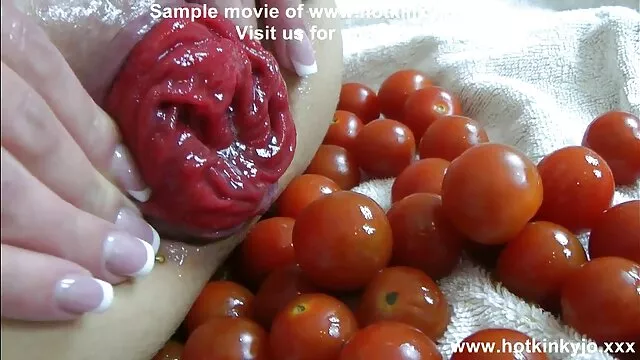 Joyeux Halloween? Non! Maîtresse Puma fouette une fille film x de trans à l'orgasme!