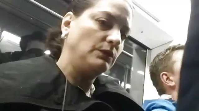 Épaisse exotique trans film x Nina Kayy Slobbers sur une grosse bite noire!