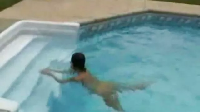 Une ado transexuel porno film super chaude branle une bite