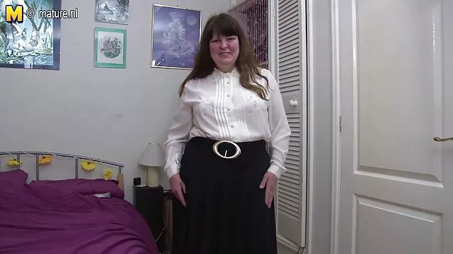 Belle adolescente essaie transexuel film x le sexe pour de l'argent avec un voisin habile