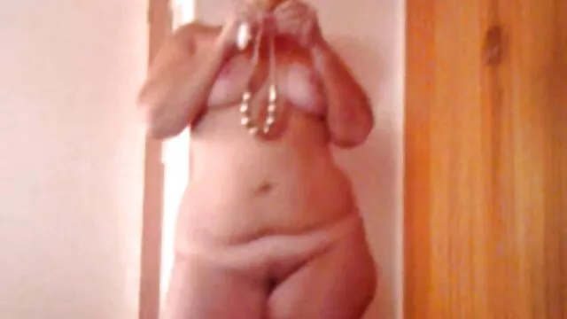 Chesty Yanks MILF Tirrza Thompson films pornos trans se masturbe