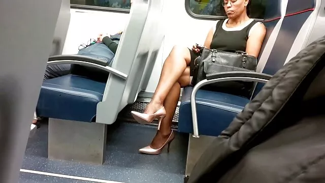 Un homme plus âgé film porno gratuit transexuel et son ami baisent des dames