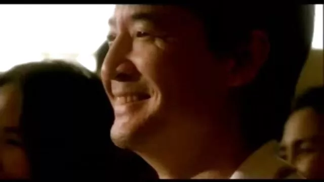 Soumise Slut se fait gifler et baiser transex gratuit brutalement dans un gangbang