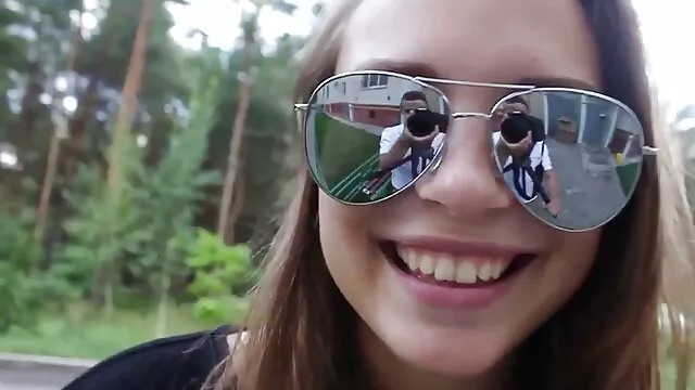 Emma Butt aux gros seins films pornos trans se fait sodomiser