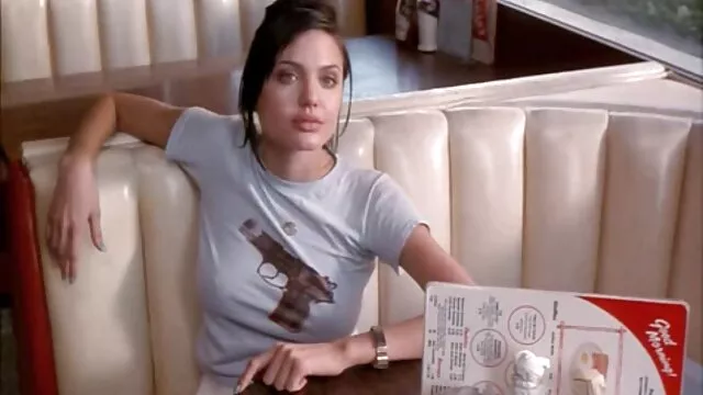 Des eurobabes aux gros transexuel porno film seins dominent un mec nu chanceux