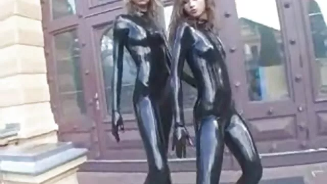 Cul béant amateur frotte sa chatte humide film porno gratuit trans