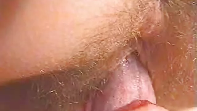 Jolie fille utilise différents film porno de transexuel jouets